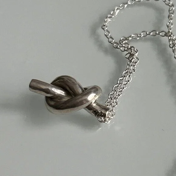 925 Silver Modernist Knot Design Pendant &amp; Chain - Picture 3 of 7